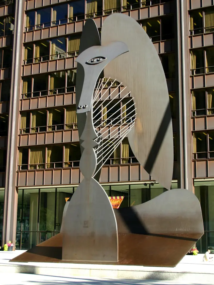 The 50-foot Chicago Picasso, a weathering-steel sculpture of an abstract head, in Daley Plaza.